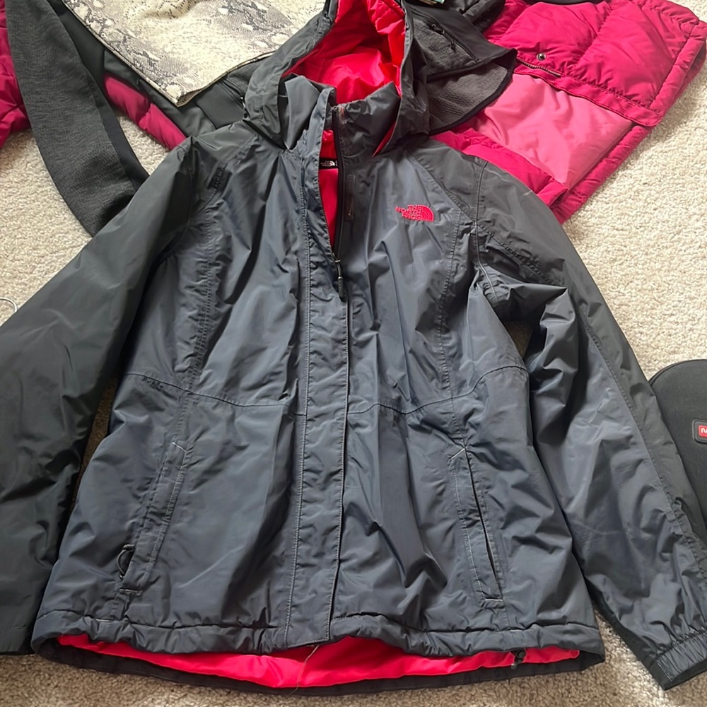 The North Face Womens Insulated Rain Jacket with Hood Pink and Gray Size L